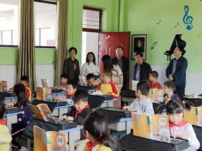 捐贈(zèng)音樂課堂，補(bǔ)齊素質(zhì)教育短板